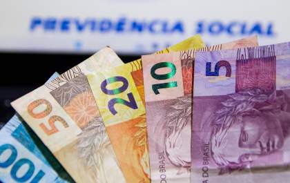 INSS libera consulta ao 13º salário antecipado de aposentados e pensionistas; veja como fazer