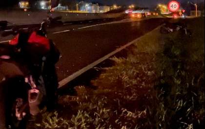 Motociclistas ficam feridos ao serem atingidos por carro em rodovia de Birigui