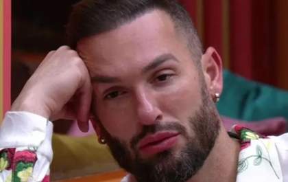 Diego Hypólito desabafa sobre os impactos da homofobia, enquanto sua mãe revela momentos difíceis do filho.