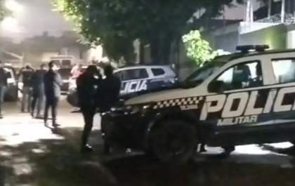 Homem é morto a tiros em discussão com vizinhos