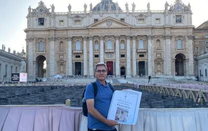 Reitor do Unisalesiano, padre Paulo Vendrame participa do funeral do Papa Francisco