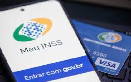 Advogado orienta aposentados a revisar extratos e buscar valores de volta