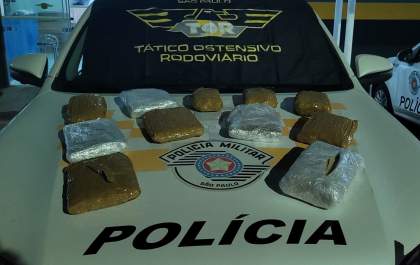 Mulher é presa com 6,4 quilos de skunk que seriam entregues em Rio Preto