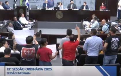 Moção de apoio a Eduardo Bolsonaro causa bate-boca na Câmara de Araçatuba