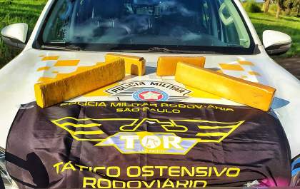 Dupla é presa com 3,5 quilos de maconha em ônibus