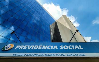 Lula coordena reunião sobre ressarcimento de aposentados do INSS