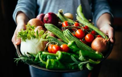 Anvisa alerta sobre níveis preocupantes de agrotóxicos em frutas no Brasil