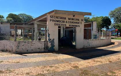 Vídeo denuncia abandono e insalubridade em praça do Stella Maris em Andradina