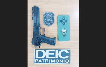 Polícia Civil apreende celular roubado e réplica de pistola com investigado no Porto Real