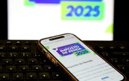 Prazo para ter chance de entrar no 1º lote de restituição do IR 2025 termina nesta sexta
