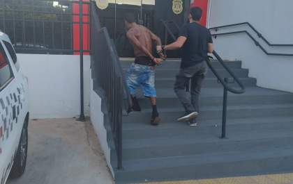Homem é preso em flagrante por furto e ameaça contra a própria irmã