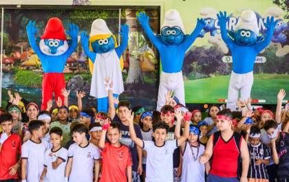 Caravana Sicredi & Smurfs leva conceitos de sustentabilidade e cidadania de forma lúdica para crianças de Birigui