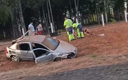 Mulher morre e outras 5 pessoas ficam feridas em capotamento