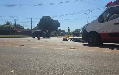 Motociclista cai em rotatória e é atendido pelo Samu em Três Lagoas