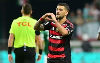 Flamengo vence Palmeiras e esquenta a briga pelo título do Brasileirão