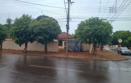 Administração limpa terreno abandonado na Vila Nova