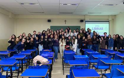 Aula de Libras na Atenção Primária à Saúde mobiliza acadêmicos de Biomedicina