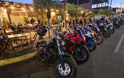 Esquenta Motoshow movimenta sábado com música e presença do Grupo Agitta