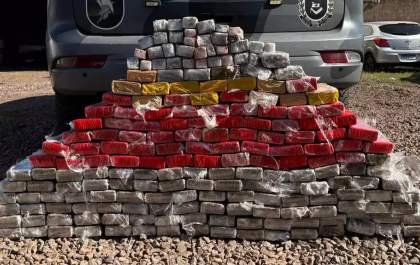 Carga rotulada como tapetes automotivos escondia mais de 169 kg de maconha