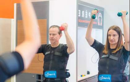 Treino com eletroestimulação que alivia dores e melhora a disposição