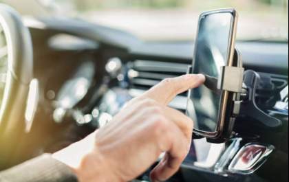Mulher denuncia motorista por aplicativo por ato obsceno