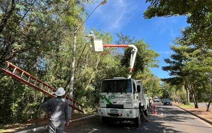 Avenida Waldir Felizola de Moraes recebe iluminação