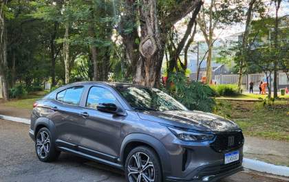 Fiat Fastback 2025 híbrido oferece eficiência sem comprometer desempenho