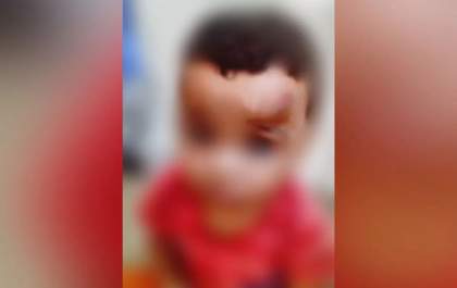 Funcionária é flagrada agredindo crianças através de imagens de segurança