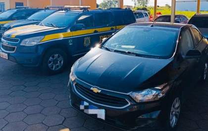 PRF recupera carro furtado na BR-267 em Bataguassu