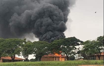 Incêndio danifica barracão no recinto de exposições de Guararapes