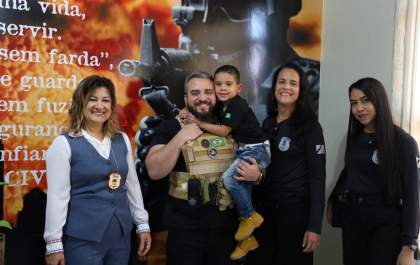 Polícia Civil realiza sonho de menino de 3 anos que quer ser policial em MS