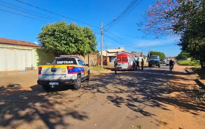Motociclista fica ferido após colidir com poste em Três Lagoas