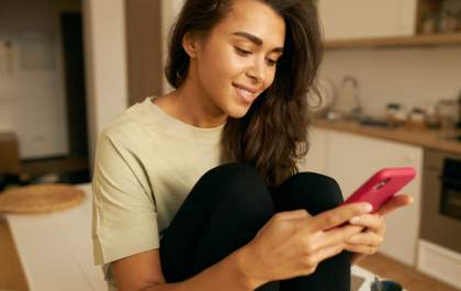 Responder WhatsApp fora do expediente pode gerar pagamento de horas extras, alerta advogado
