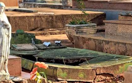 Prefeitura convoca responsáveis por sepulturas abandonadas no cemitério do Rosele