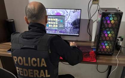 Polícia Federal faz buscas contra suspeitos de comercializar pornografia infantojuvenil pela internet