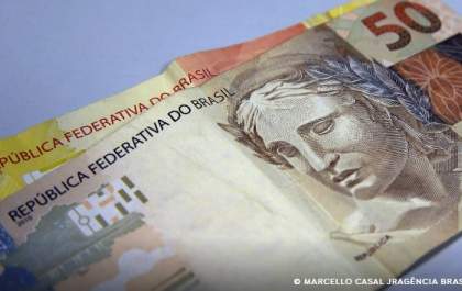 Caixa libera abono salarial para nascidos em setembro e outubro