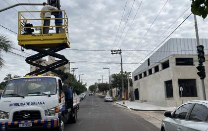 Prefeitura inicia instalação de semáforo para pedestre na Baguaçu
