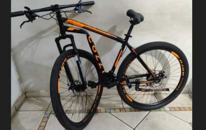 Homem é preso após furtar bicicleta e bater em carro durante tentativa de fuga