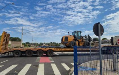 ‘Nova Pompeu’ começa a receber maquinários para início das obras