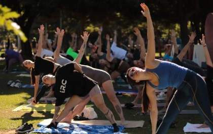 Projeto “A Rua é Nossa” promove aula gratuita de Yoga