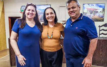 Prefeito Cristiano Eleotério e vereadores recebem deputada Márcia Lia na Câmara