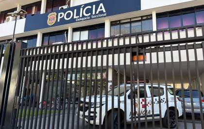 Juiz aposentado que atropelou mulher de bicicleta fica preso sem direito a fiança