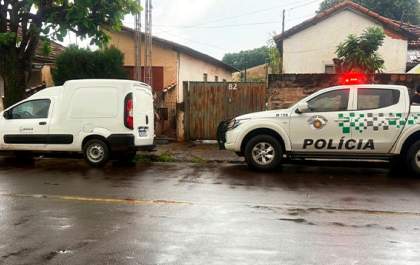 Pitbull é resgatada em Birigui após ser abandonada em residência