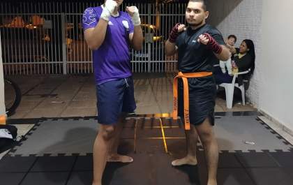 Atleta de Três Lagoas promove rifa solidária para disputar campeonato de Kickboxing