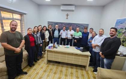 Cristiano e vereadores recepcionam deputado Adilson Barroso