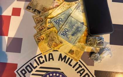 Jovem é preso por tráfico em frente à praça central de Sud Mennucci