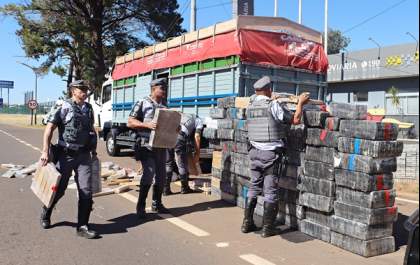 Polícia apreende caminhão do Paraguai com 1.748 quilos de drogas