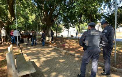 Homem em situação de rua é encontrado morto em praça em Araçatuba
