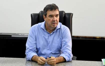 Riedel assina decreto que amplia controle e qualidade de gastos públicos