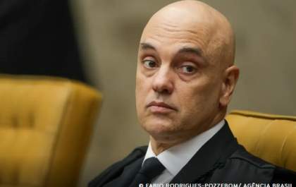 Moraes decreta prisão domiciliar de Bolsonaro
